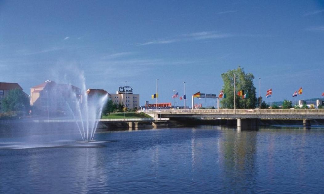 Ld-Location Montlucon Intermarche Lägenhet Exteriör bild
